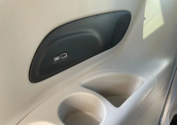 Chrysler Pacifica cena 129000 przebieg: 95000, rok produkcji 2020 z Czaplinek małe 596